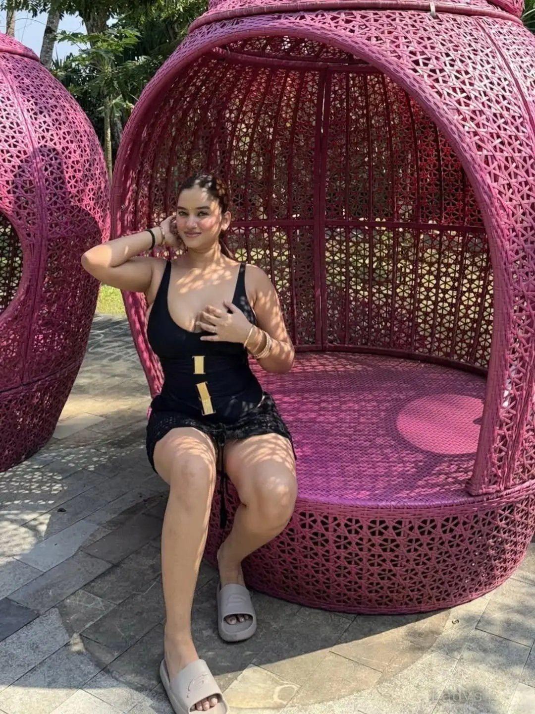 Rashmika, 22 years old Pune escort girl with big tits, height 154 sm, Weight  kg