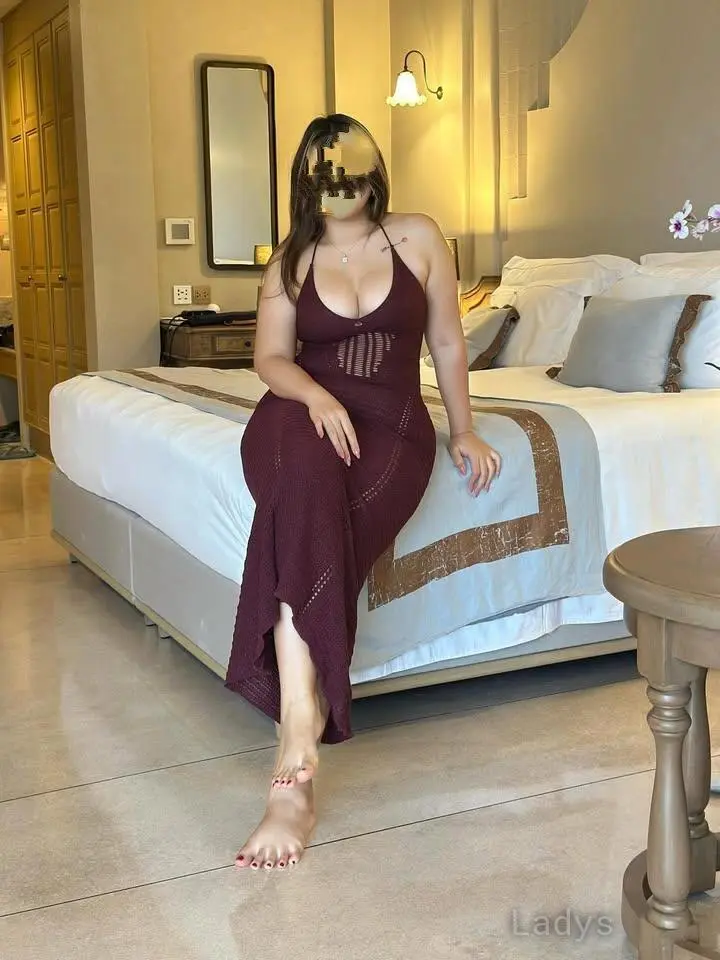 Riya here cam sow & real meet,  years old Pune escort girl with big tits, height  sm, Weight  kg
