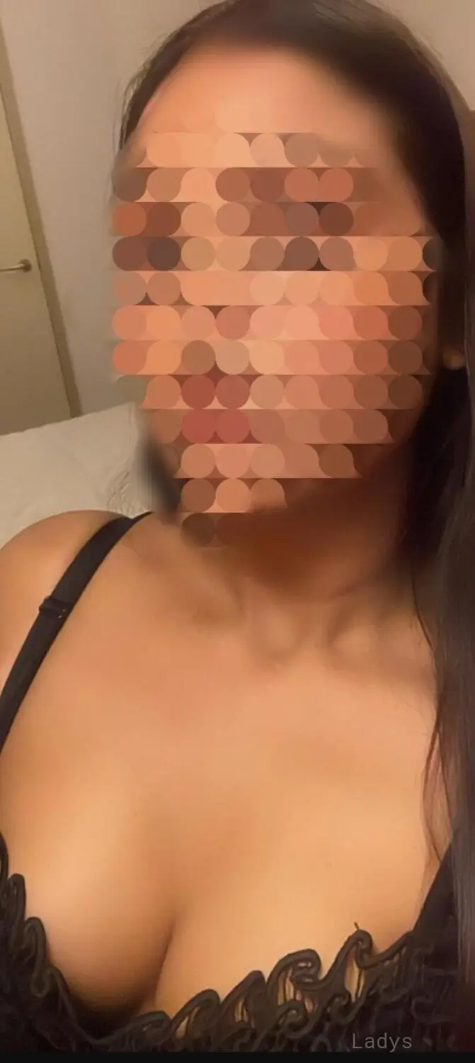 Adeline, 23 years beautiful nude Pune escorts girl, height 154 sm, Weight  kg