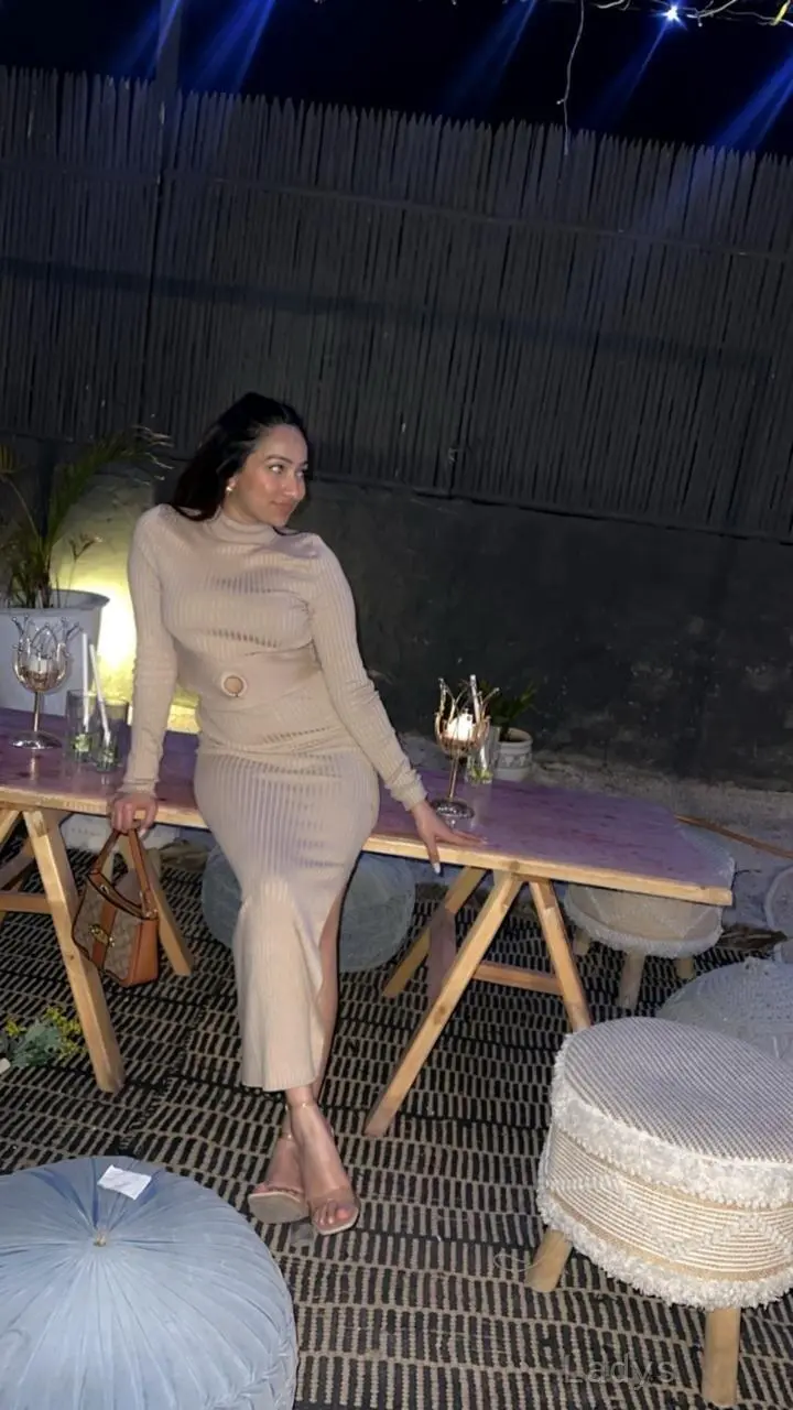 Angela, 24 years beautiful nude Pune escorts girl, height 154 sm, Weight  kg
