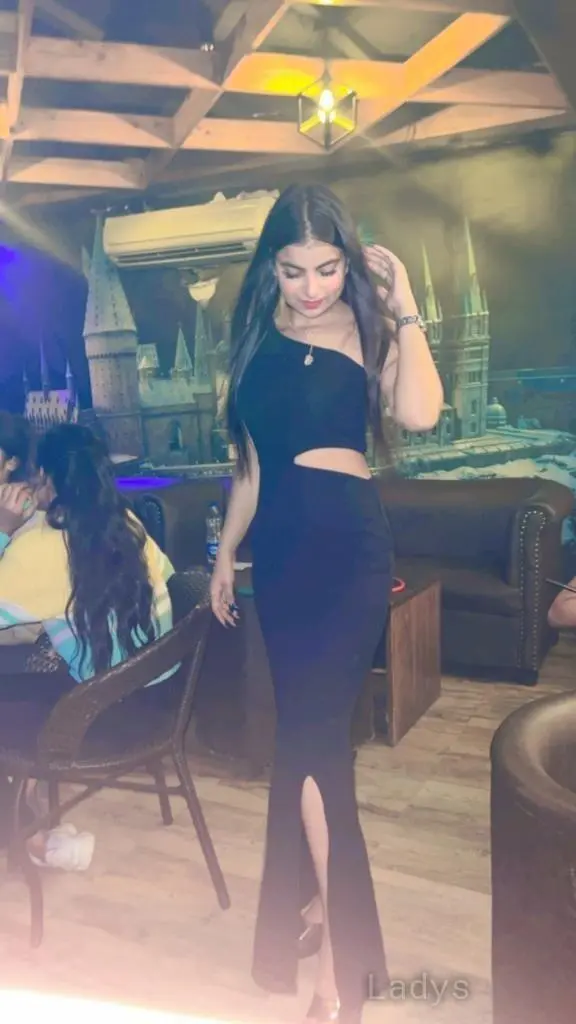 Chloe, 22 years beautiful nude Pune escorts girl, height 154 sm, Weight  kg