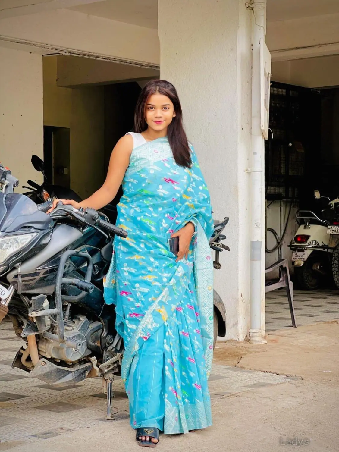 Ella, 22 years beautiful nude Pune escorts girl, height 155 sm, Weight  kg