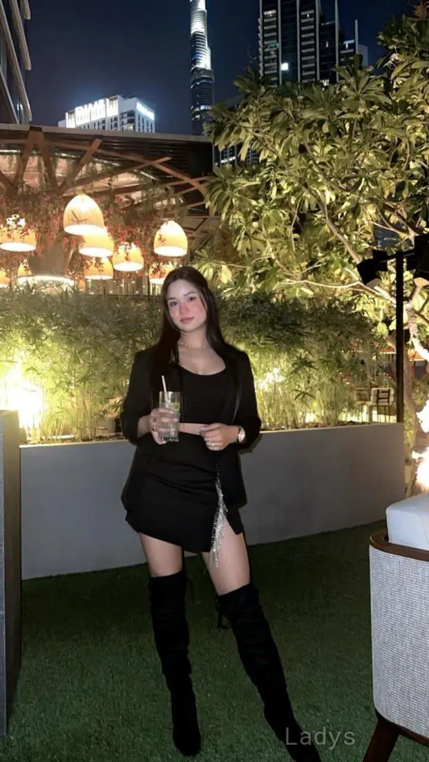 Evelyn, 23 years beautiful nude Pune escorts girl, height 154 sm, Weight  kg