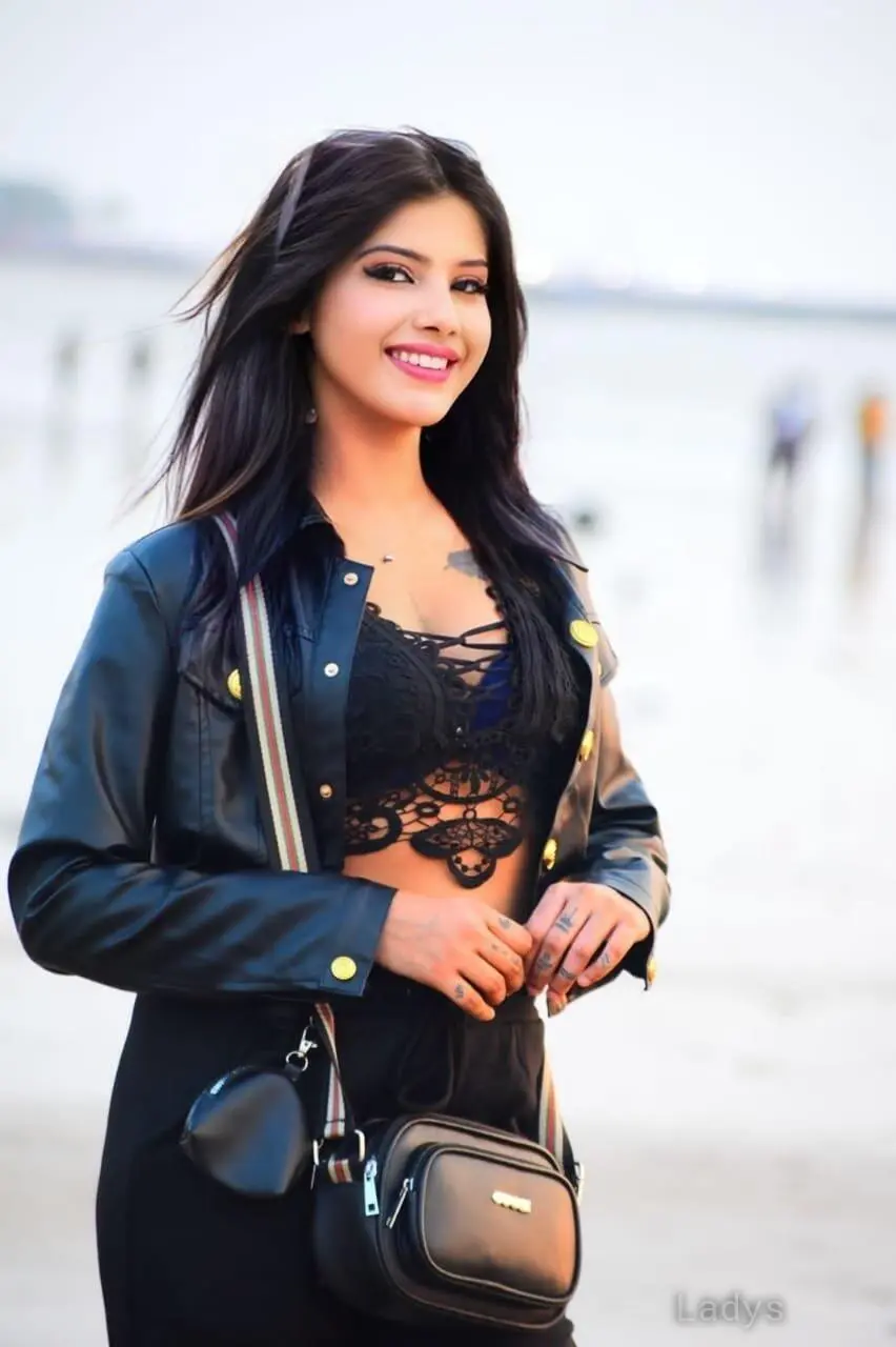 Gwendolyn, 23 years beautiful nude Pune escorts girl, height  sm, Weight  kg