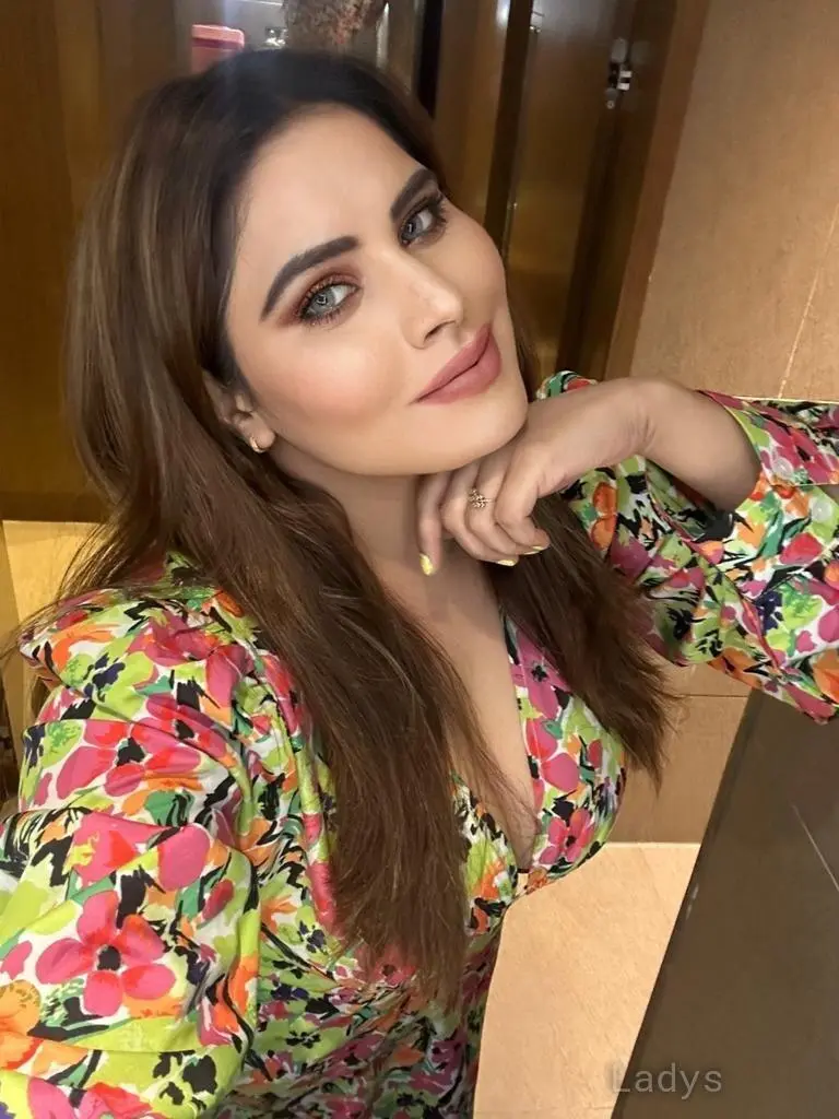 Jessica, 23 years beautiful nude Pune escorts girl, height 180 sm, Weight kg