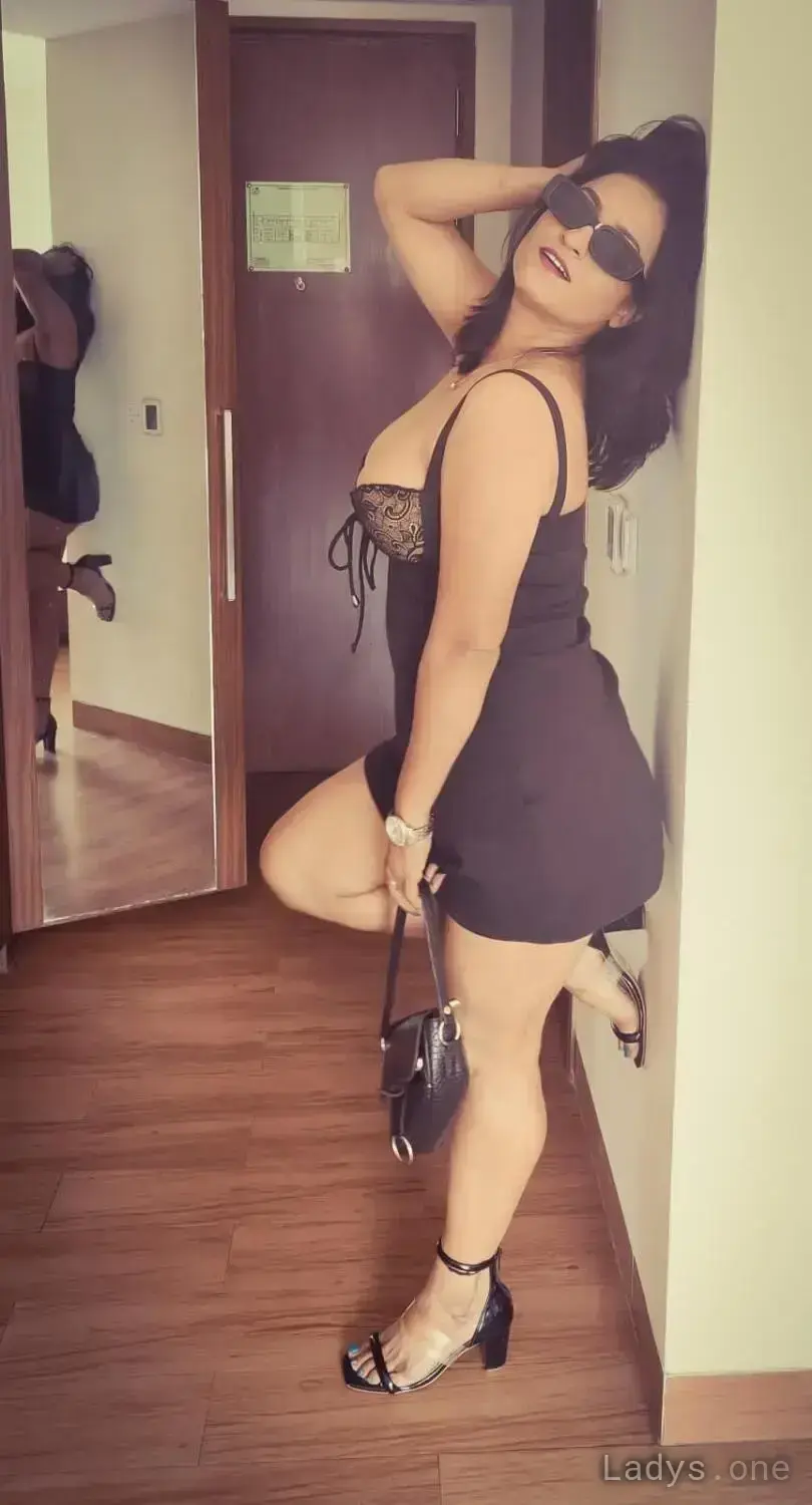 Kate, 23 years beautiful nude Pune escorts girl, height 153 sm, Weight kg