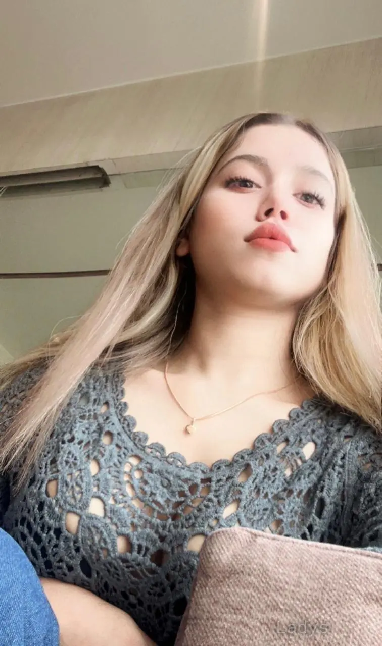 Lillian, 22 years beautiful nude Pune escorts girl, height 154 sm, Weight  kg
