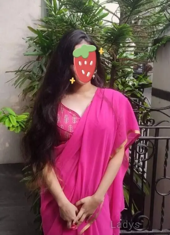 Lillian, 22 years beautiful nude Pune escorts girl, height 154 sm, Weight  kg