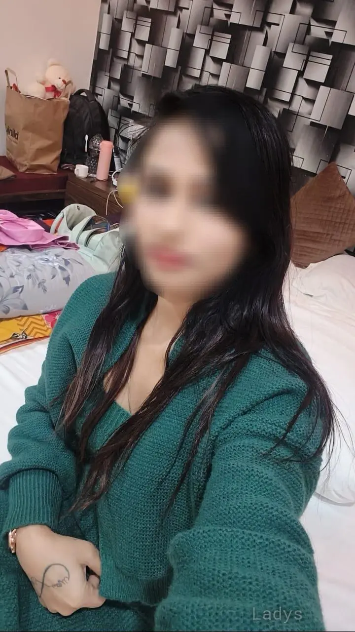 Linda, 22 years beautiful nude Pune escorts girl, height 150 sm, Weight  kg