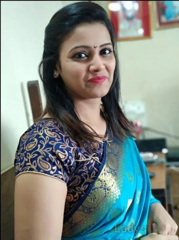 Lisa, 27 years beautiful nude Pune escorts girl, height 124 sm, Weight  kg