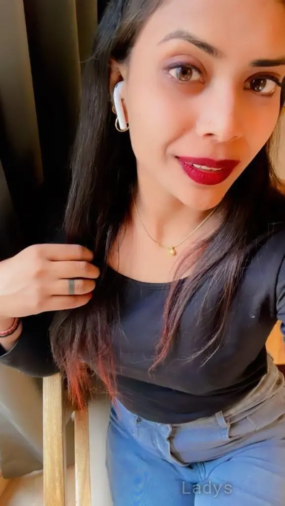 Mahi, 23 years beautiful nude Pune escorts girl, height 145 sm, Weight  kg