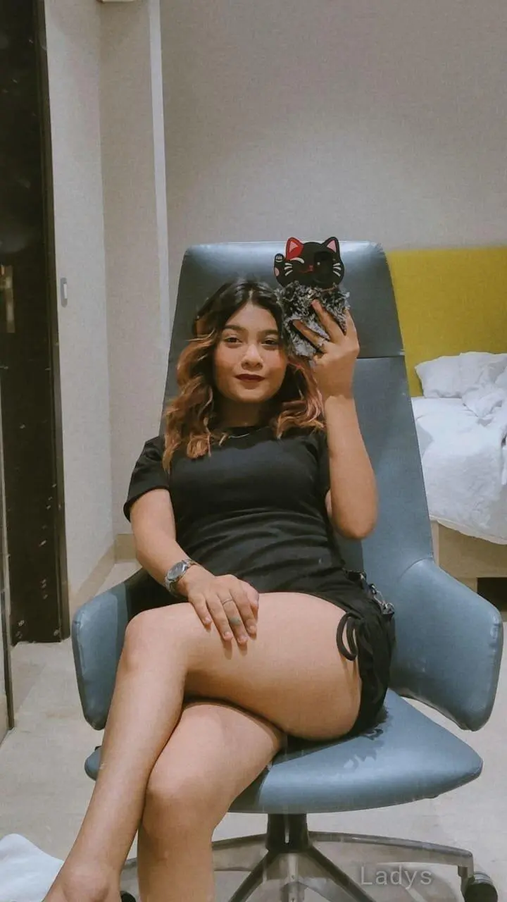 Maya, 24 years beautiful nude Pune escorts girl, height 153 sm, Weight  kg
