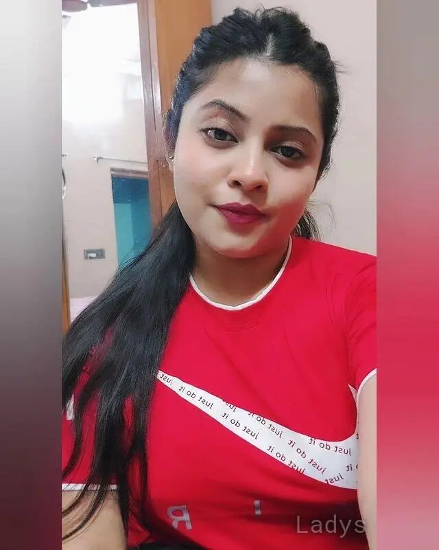 Priya, 22 years beautiful nude Pune escorts girl, height 152 sm, Weight kg