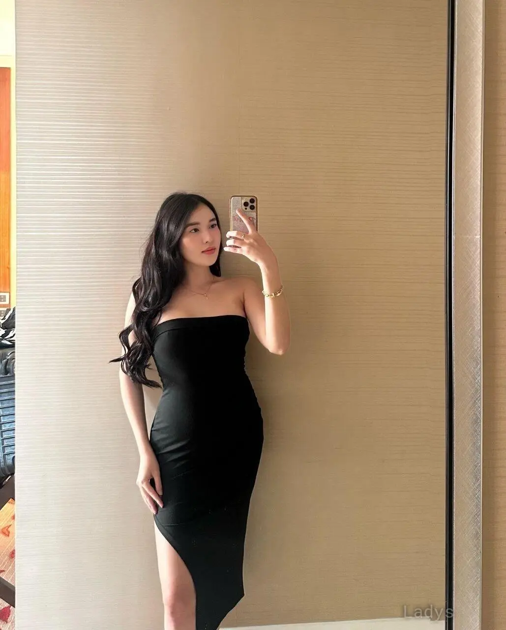 Roshni, 24 years beautiful nude Pune escorts girl, height 170 sm, Weight kg