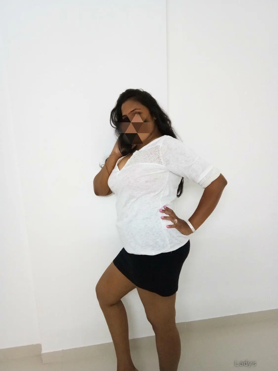 Sonakshi, 34 years beautiful nude Pune escorts girl, height 163 sm, Weight  kg