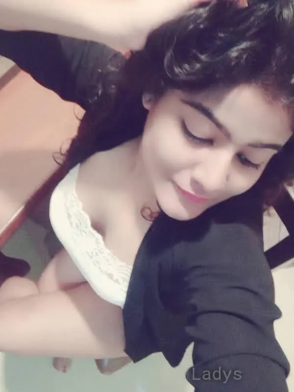 Tina, 22 years beautiful nude Pune escorts girl, height 154 sm, Weight  kg