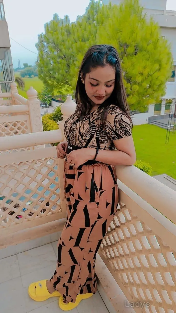 Yuki, 22 years beautiful nude Pune escorts girl, height 154 sm, Weight  kg