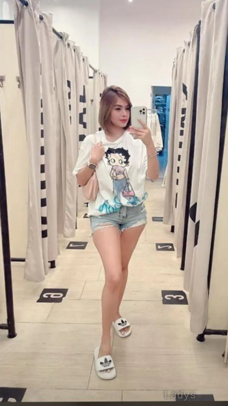 Maya, 24 years old Pusan escort girl with big tits, height 157 sm, Weight  kg