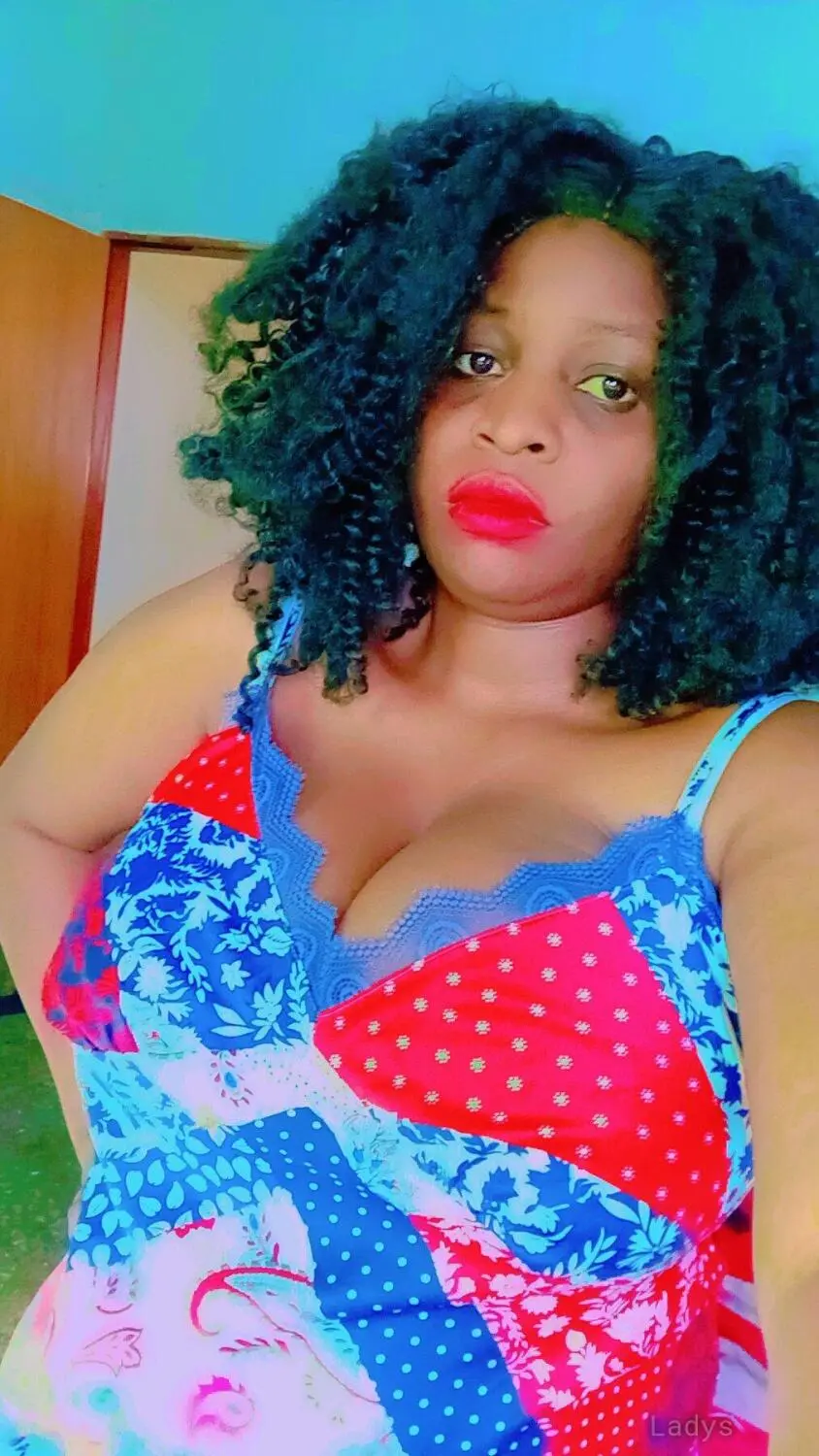 Sera, 27 years old Quebec escort girl with big tits, height 183 sm, Weight  kg