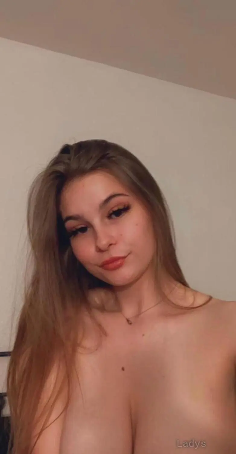 Rita, 27 years beautiful nude Queens escorts girl, height 132 sm, Weight 50 kg