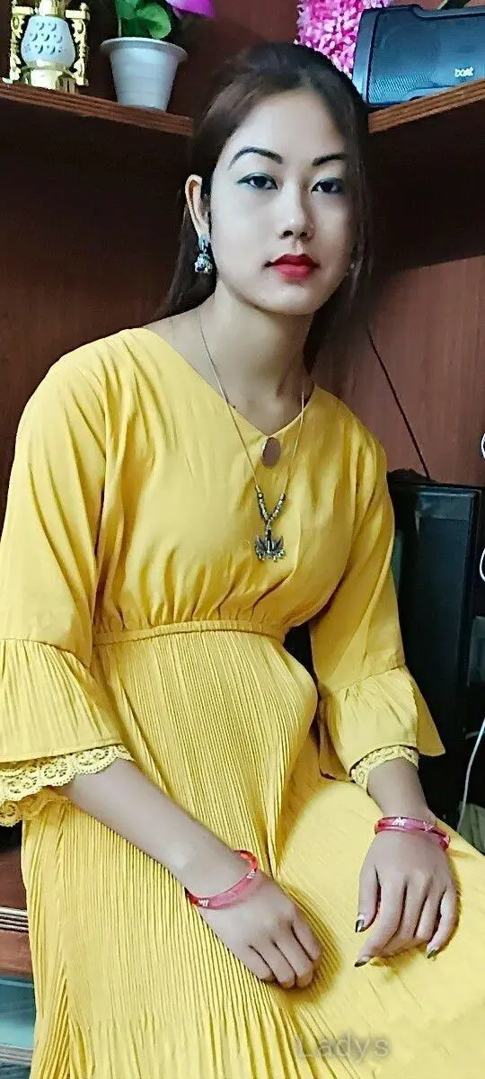 Divya, 22 years beautiful nude Rajkot escorts girl, height 154 sm, Weight  kg