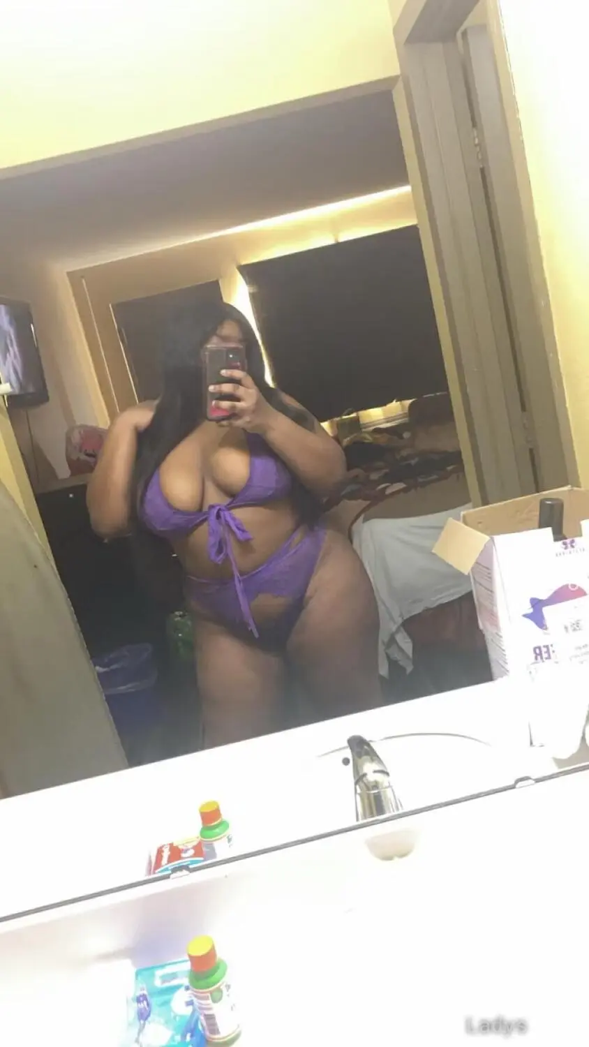 Chocolatedroppa, 26 years beautiful nude Raleigh escorts girl, height 158 sm, Weight 91 kg