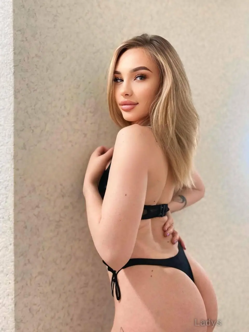 Laura, 22 years beautiful nude Raleigh escorts girl, height 166 sm, Weight 52 kg