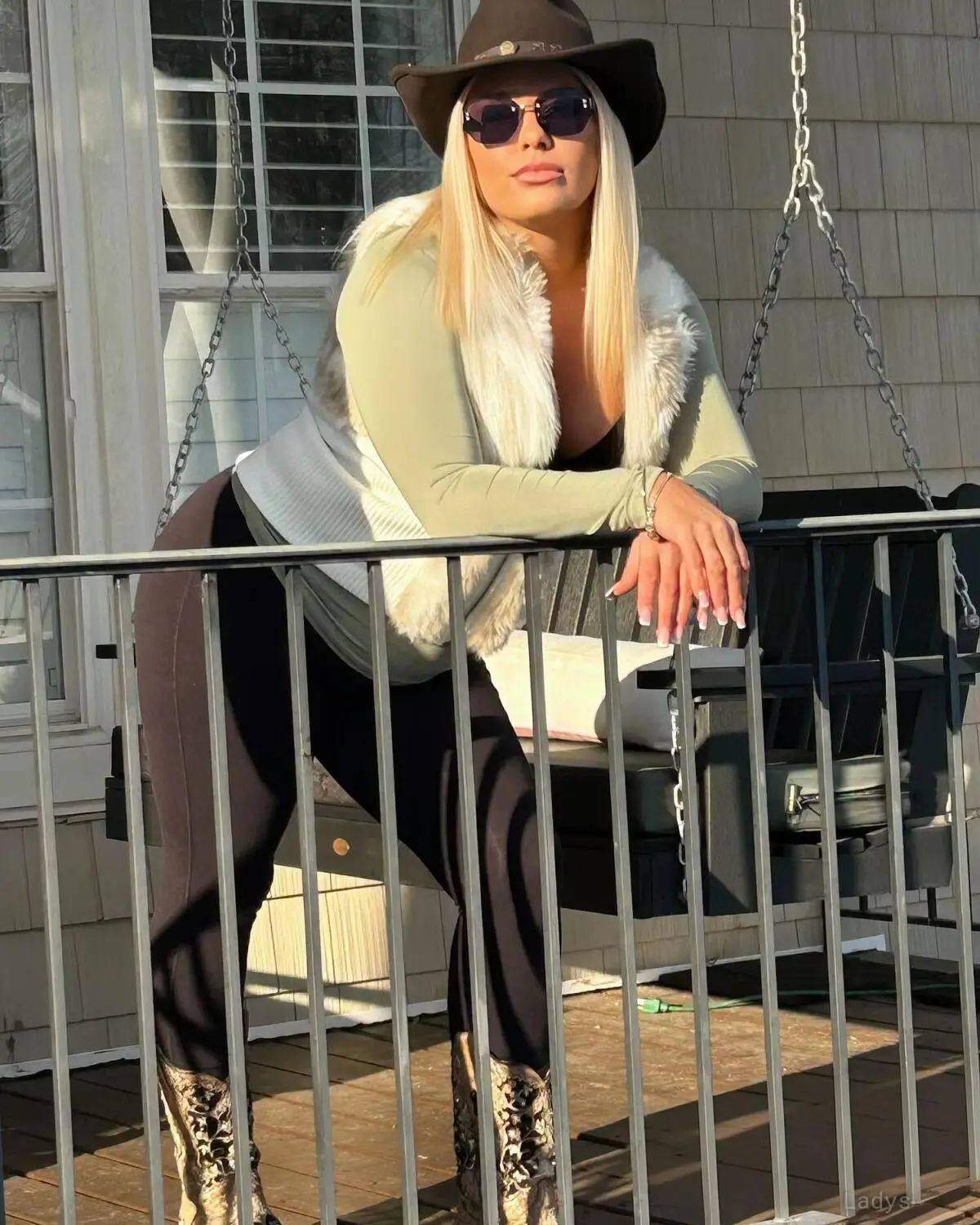 Paige LaChelle, 30 years beautiful nude Raleigh escorts girl, height 172 sm, Weight 61 kg