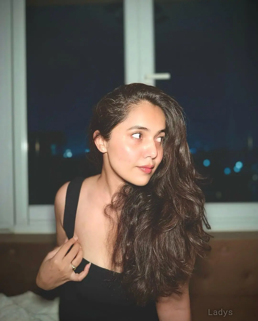 Lora, 23 years old Ranchi escort girl with big tits, height 153 sm, Weight  kg