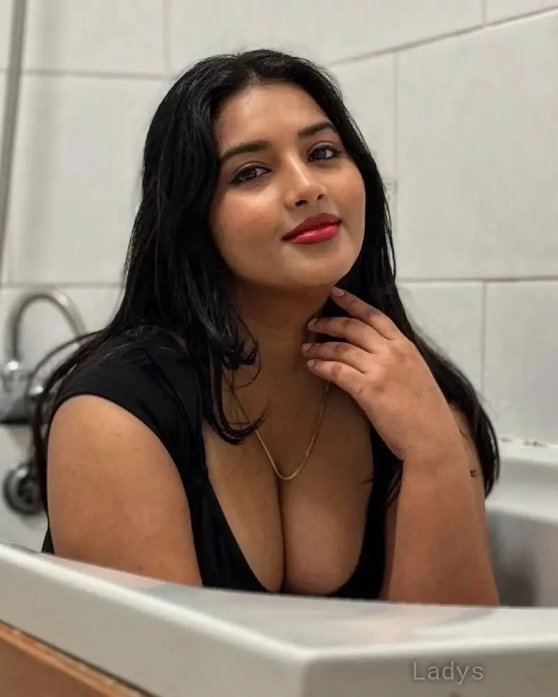 Aahana, 23 years beautiful nude Ranchi escorts girl, height 154 sm, Weight  kg