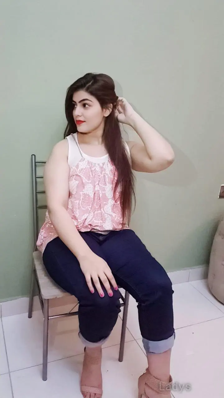 Huma, 24 years old Ras Al Khaimah escort girl with big tits, height 167 sm, Weight kg