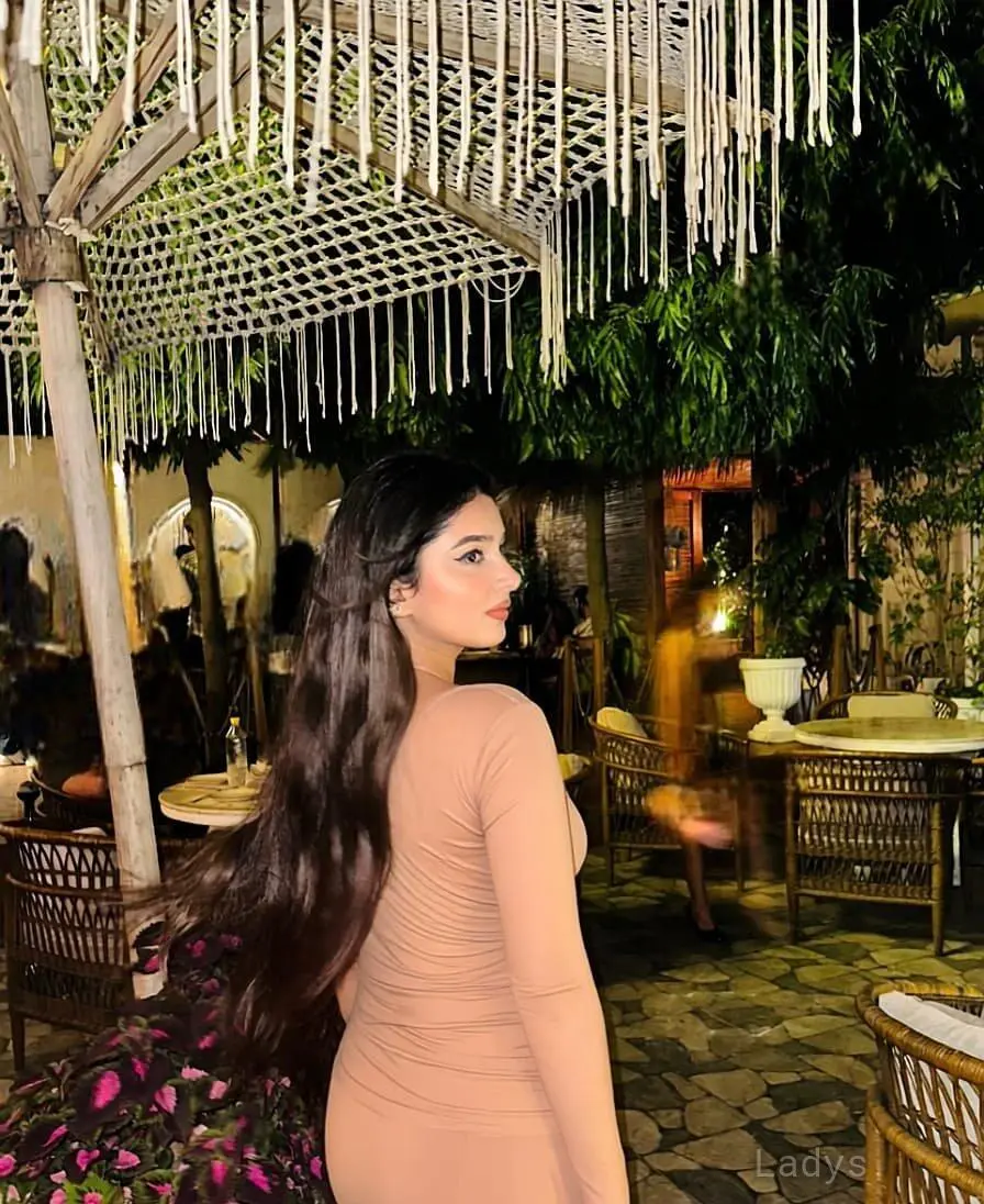 Riya,  years old Ras Al Khaimah escort girl with big tits, height  sm, Weight  kg