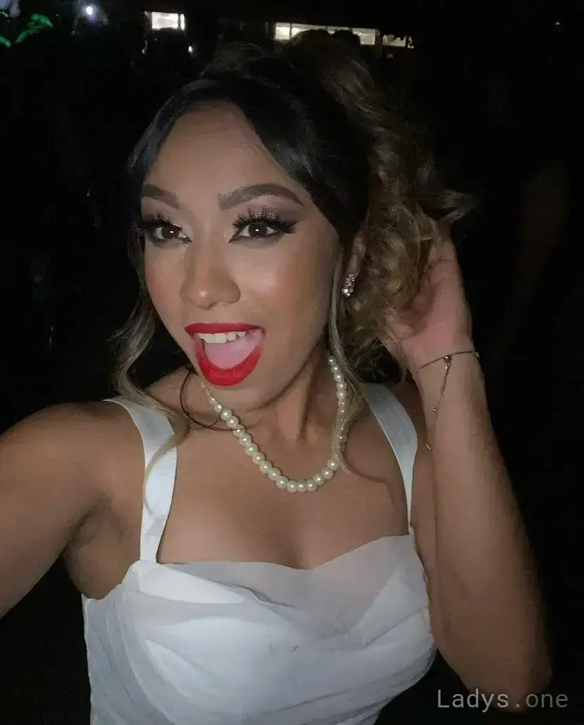 Tiffany, 22 years old Ras Al Khaimah escort girl with big tits, height 158 sm, Weight  kg