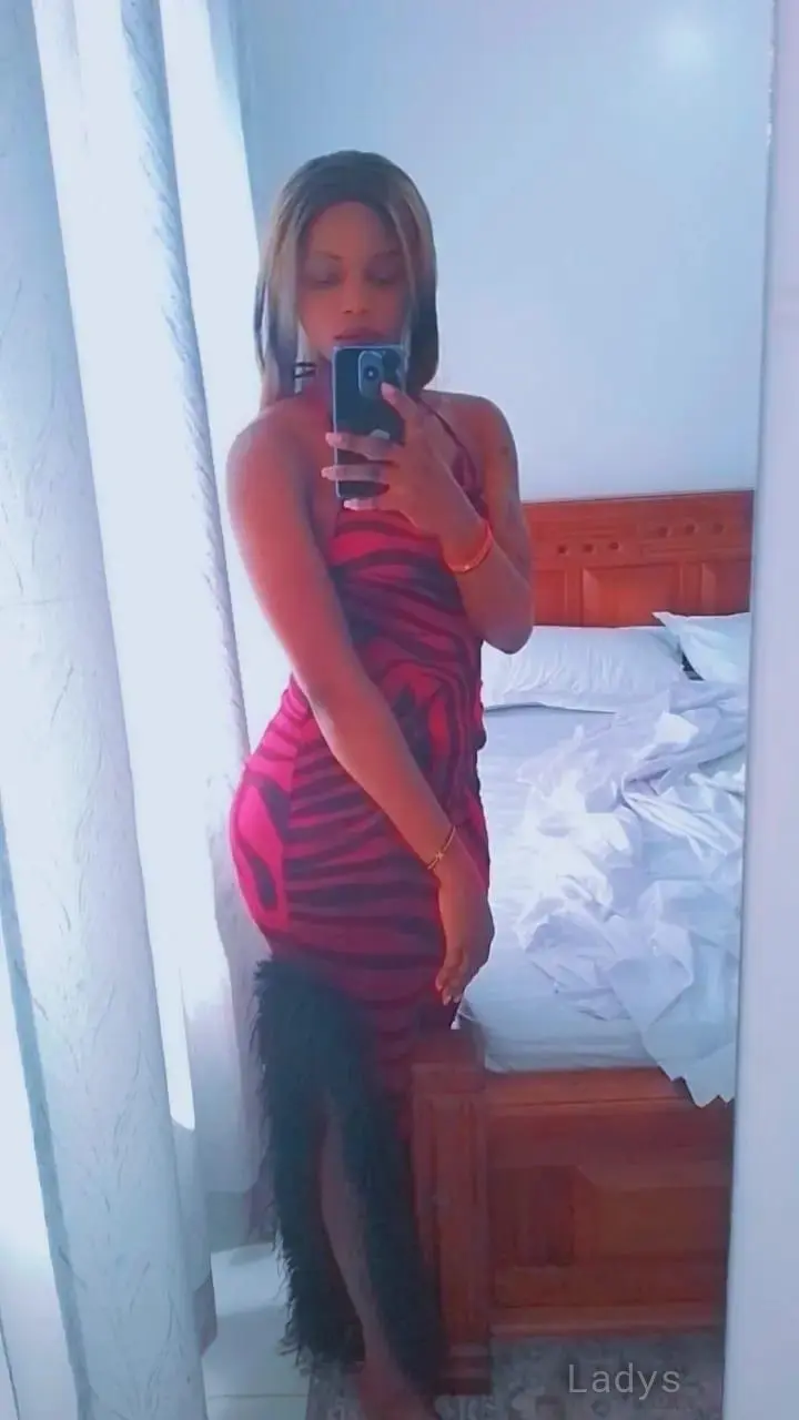 Zuena, 23 years old Ras Al Khaimah escort girl with big tits, height 150 sm, Weight kg