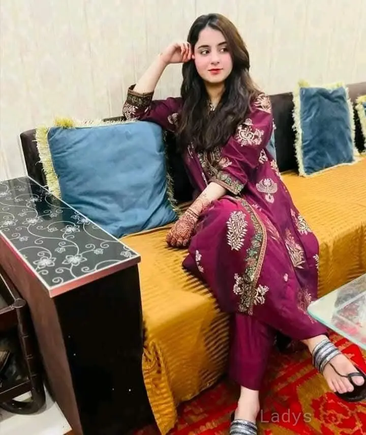Priya, 21 years beautiful nude Ras Al Khaimah escorts girl, height 165 sm, Weight  kg