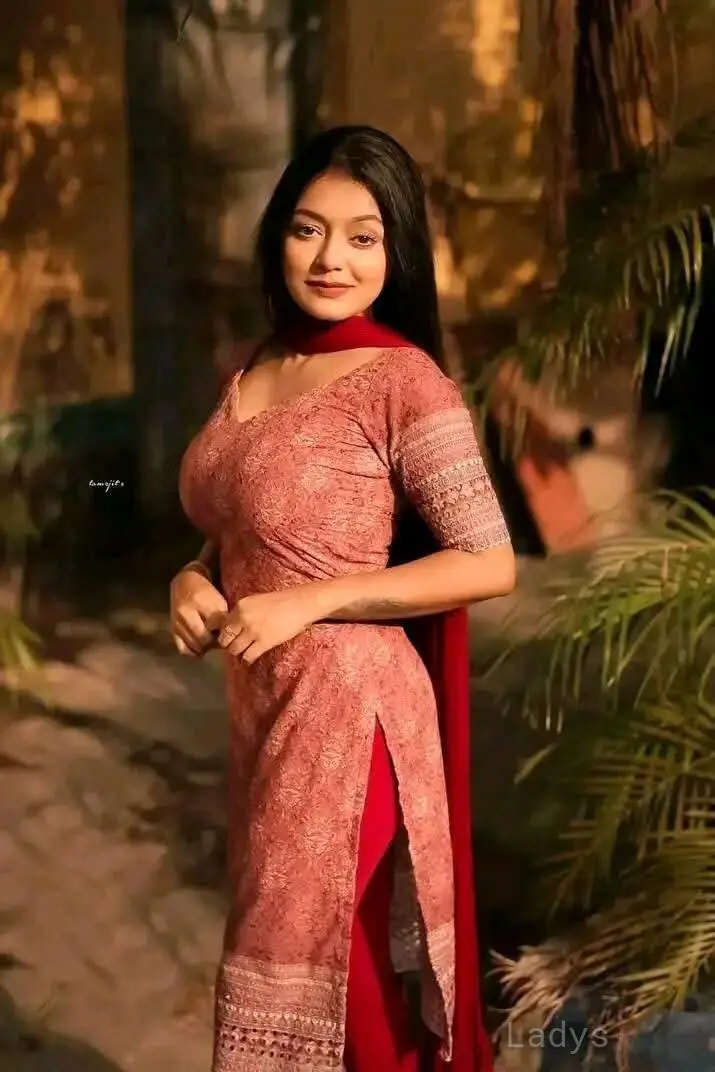 Priya, 21 years beautiful nude Ras Al Khaimah escorts girl, height 165 sm, Weight  kg