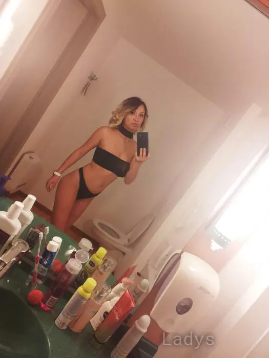 Sasha, 28 years beautiful nude Reykjavik escorts girl, height 168 sm, Weight 54 kg