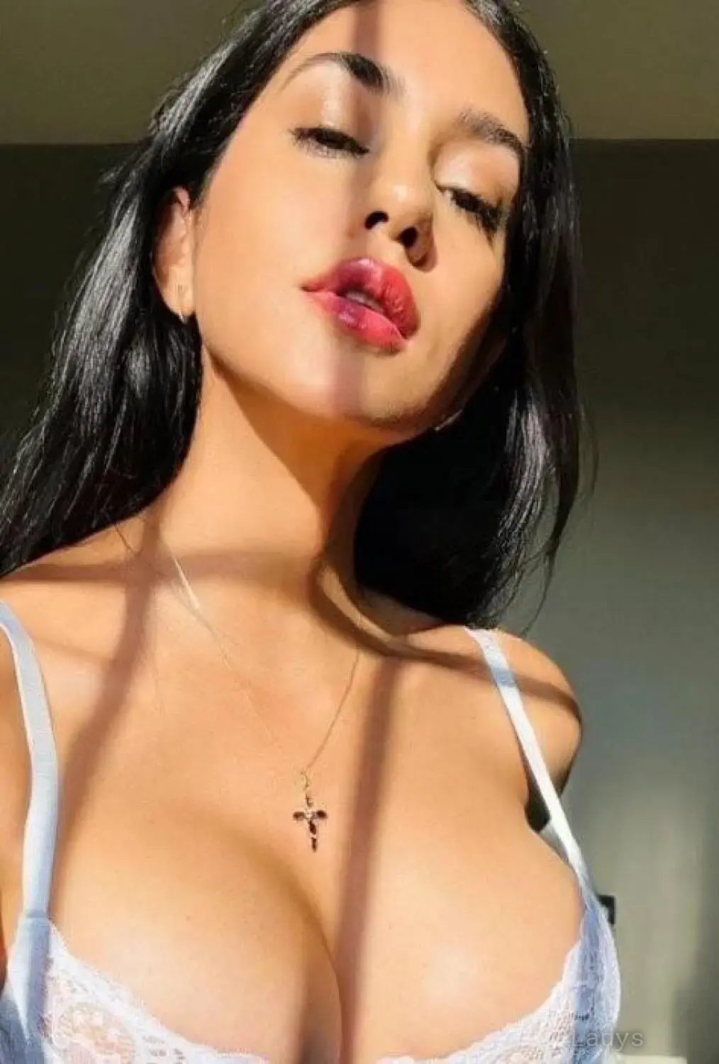 LINA, 27 years beautiful nude Riga escorts girl, height 165 sm, Weight 52 kg