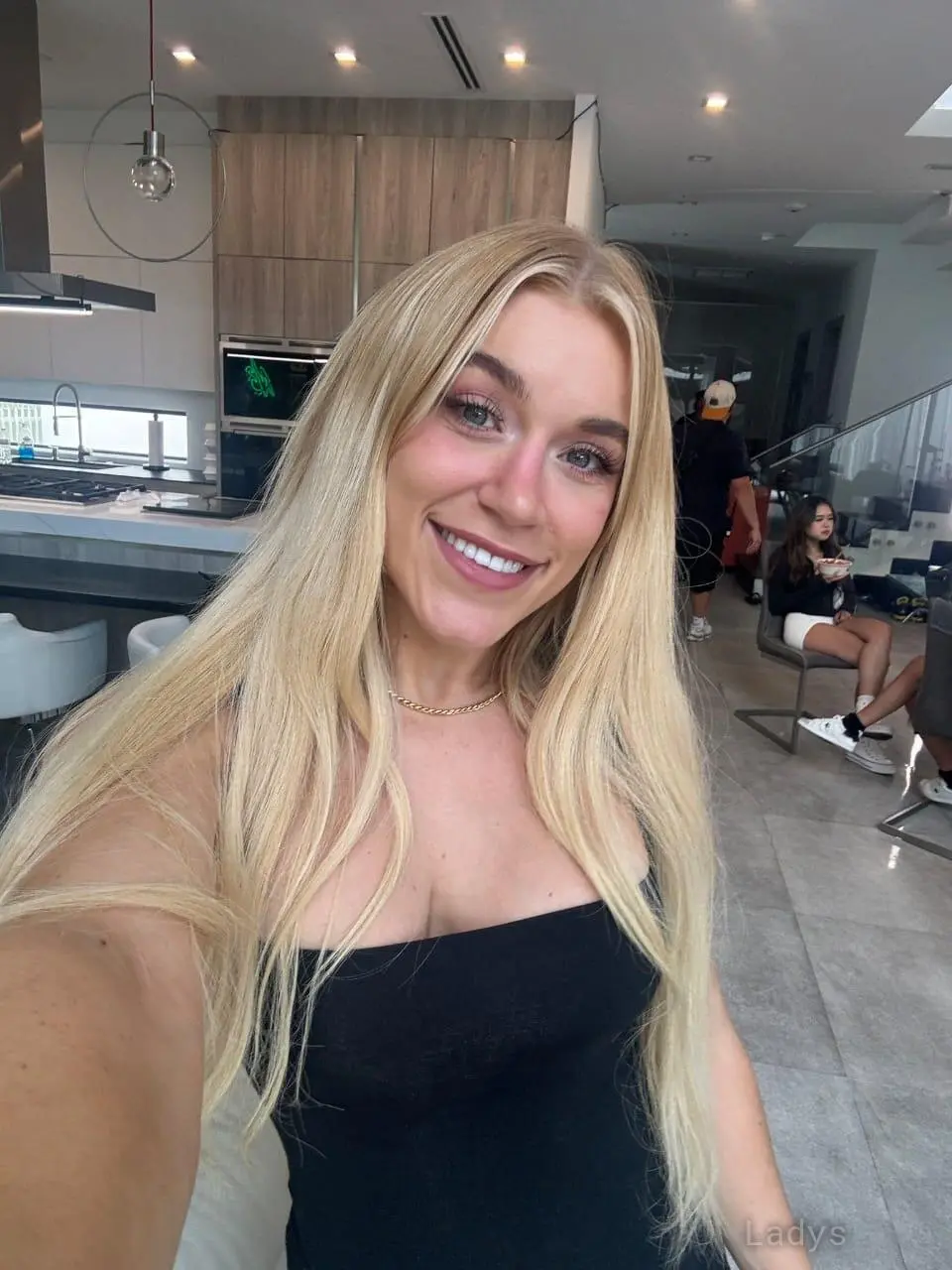 Escort Rimini disponibile, 29 years sexy toples Rimini scorts girl, height 167 sm, Weight 78 kg