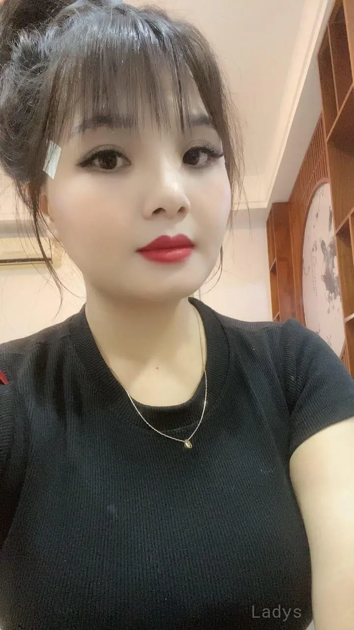 Lisa, 22 years asian escorts girl, height 168 sm, Weight  kg, Riyadh eacort