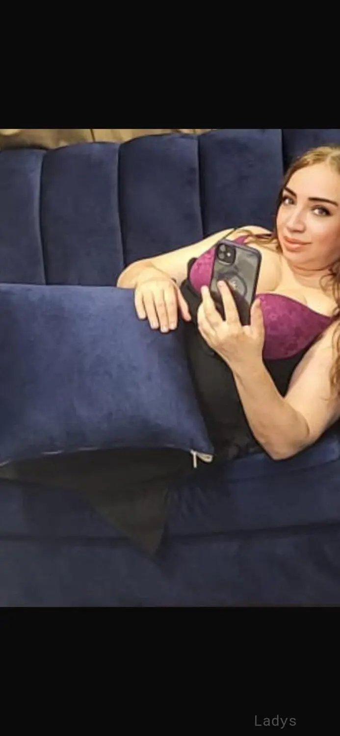 Alins, 35 years old Riyadh escort girl with big tits, height 165 sm, Weight  kg