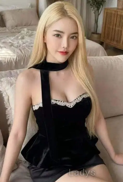 Ammon, 22 years old Riyadh escort girl with big tits, height 156 sm, Weight 56 kg