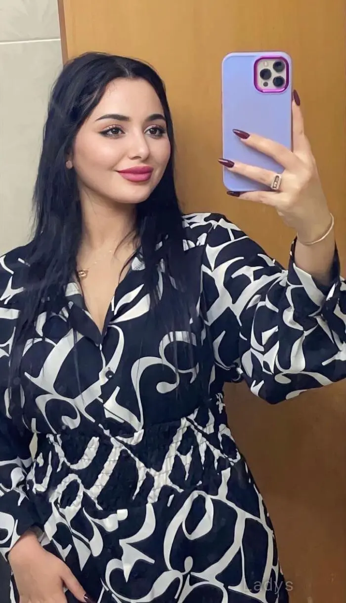 Avyaan, 26 years old Riyadh escort girl with big tits, height 160 sm, Weight kg