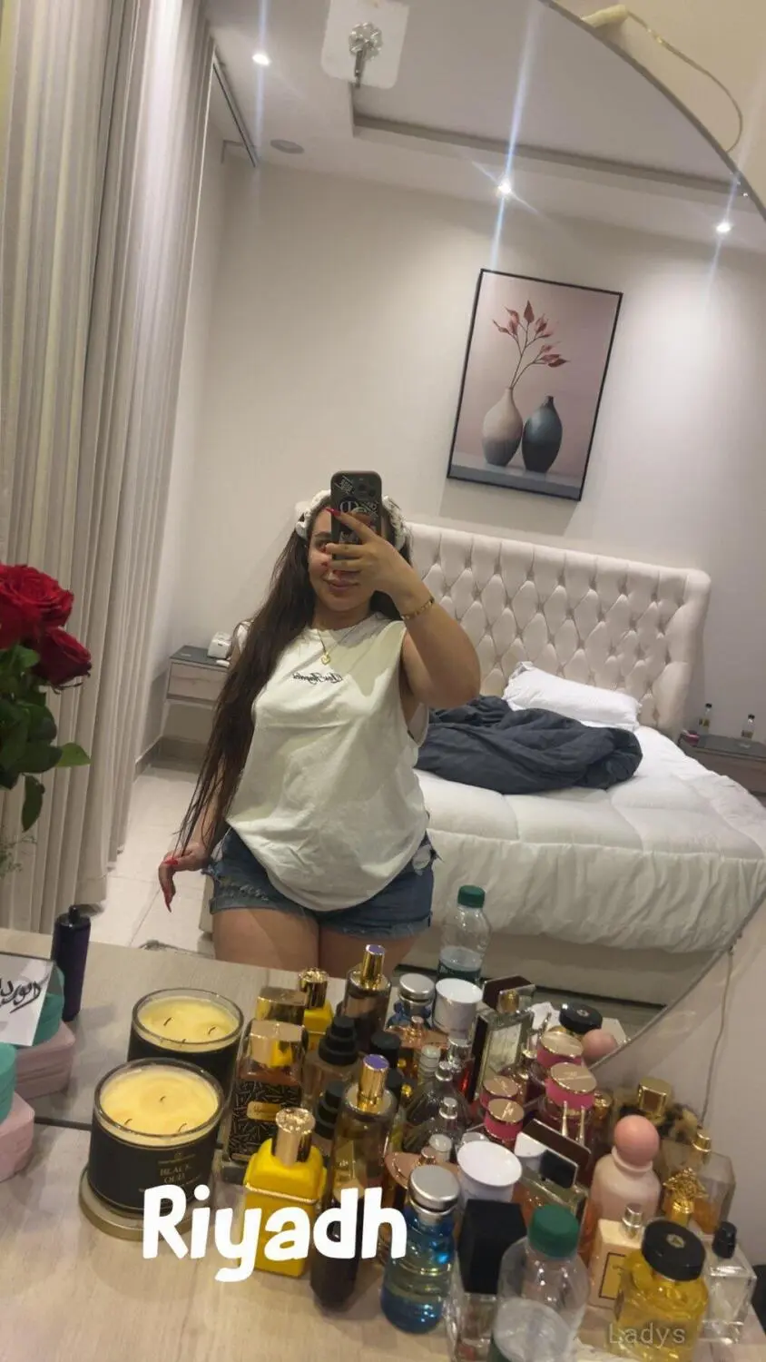 Aynouur, 23 years old Riyadh escort girl with big tits, height 160 sm, Weight kg
