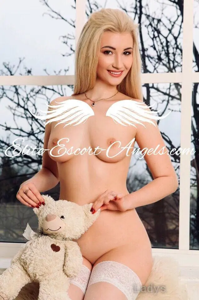Belly, 24 years old Riyadh escort girl with big tits, height 164 sm, Weight  kg