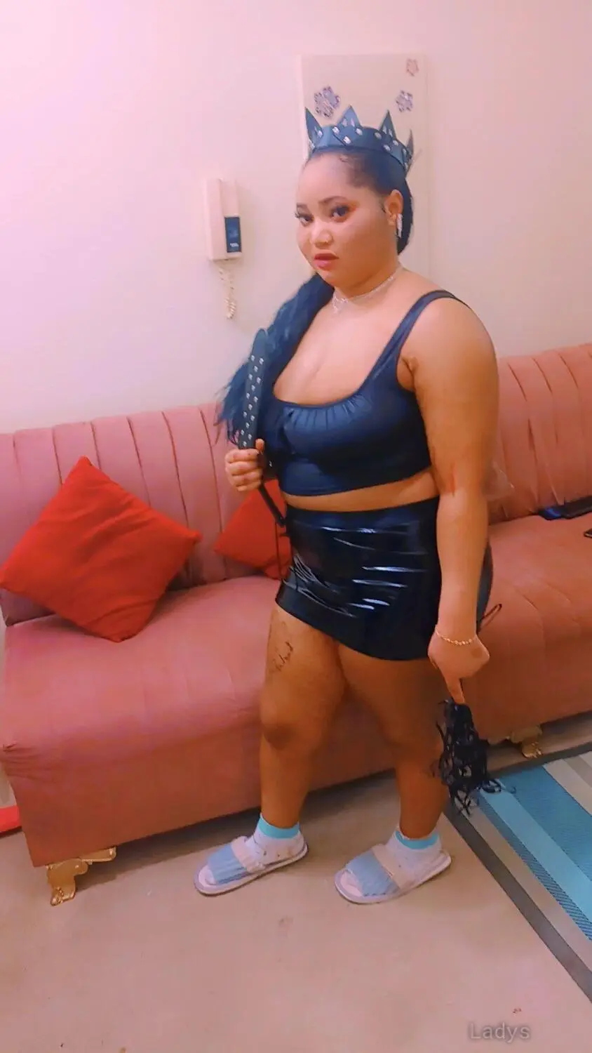 Dinah, 26 years old Riyadh escort girl with big tits, height 142 sm, Weight kg