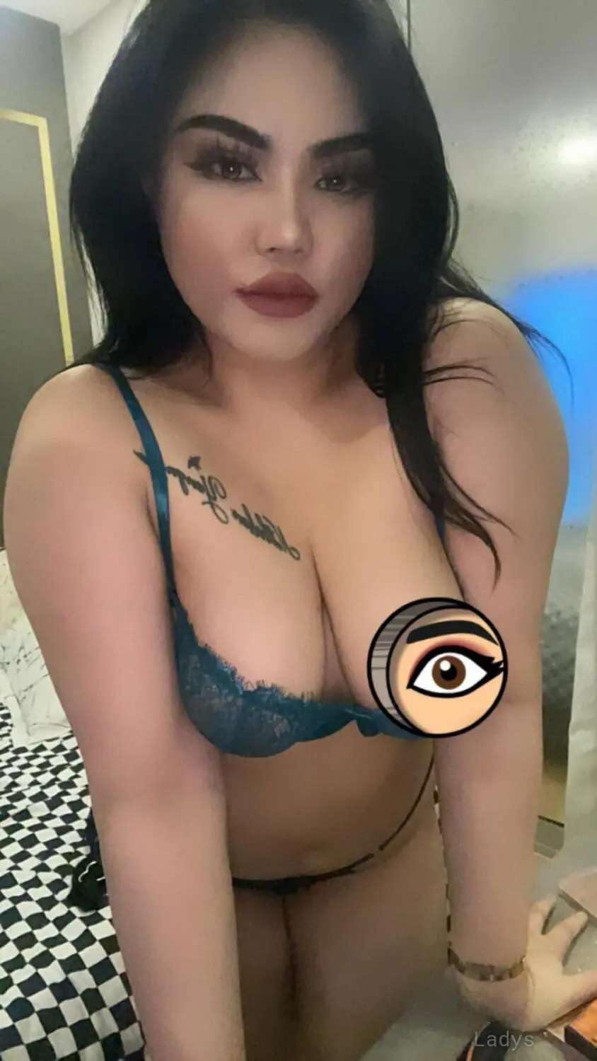 Donat, 26 years old Riyadh escort girl with big tits, height 170 sm, Weight  kg