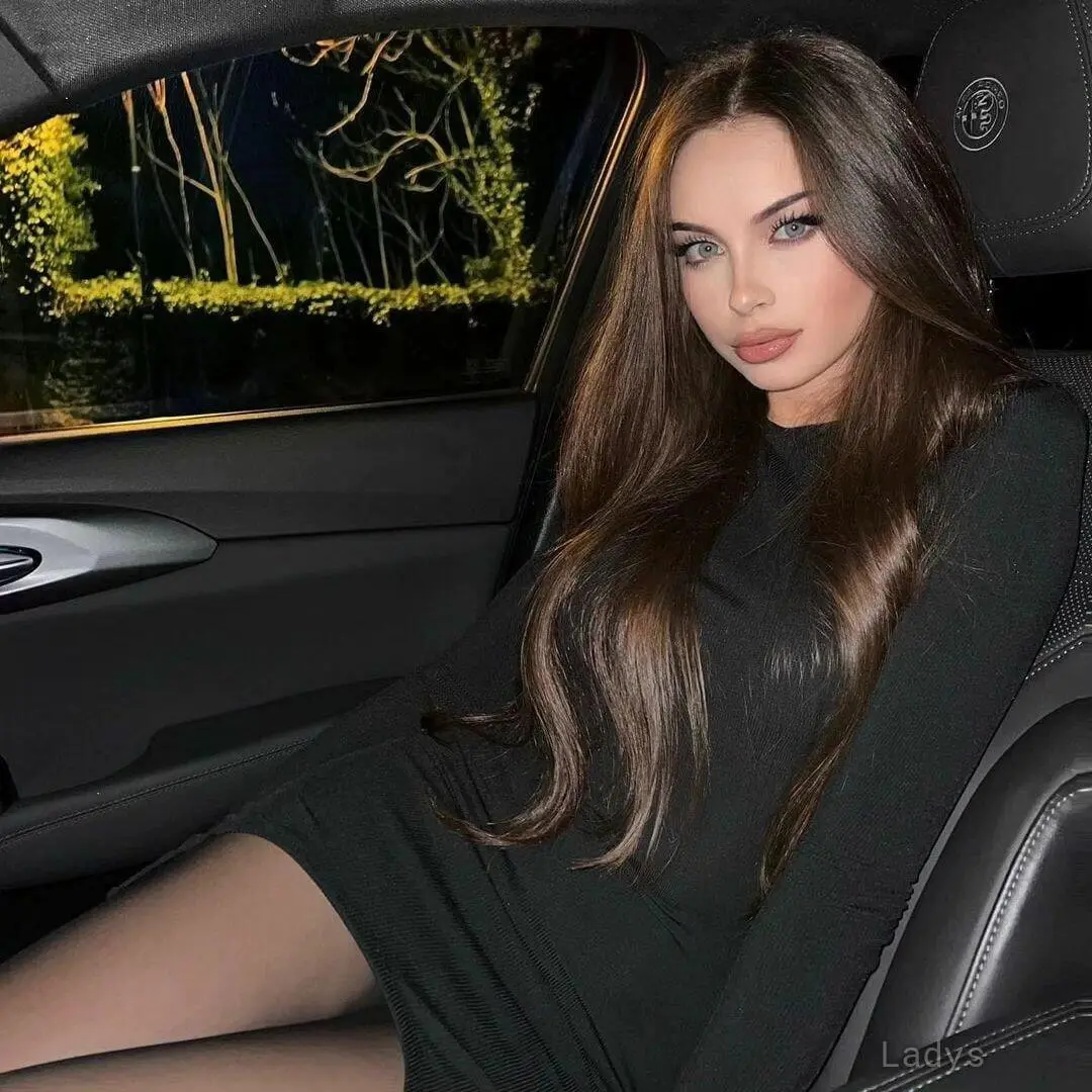 Elise, 20 years old Riyadh escort girl with big tits, height 172 sm, Weight  kg
