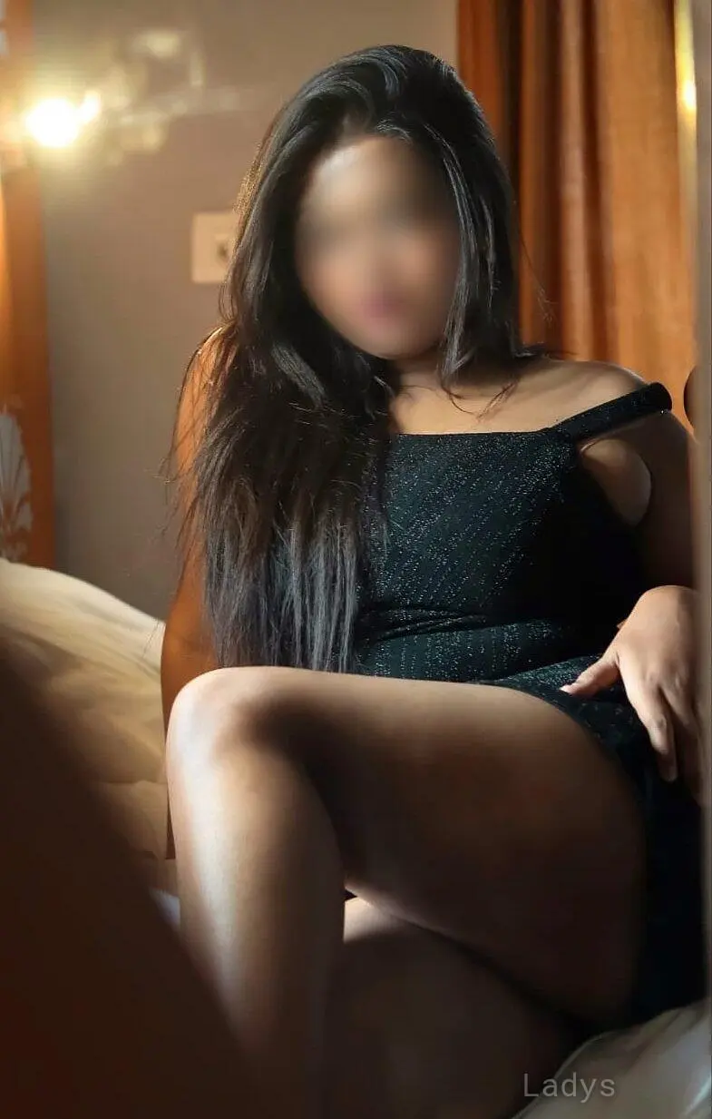 Ella, 25 years old Riyadh escort girl with big tits, height sm, Weight kg