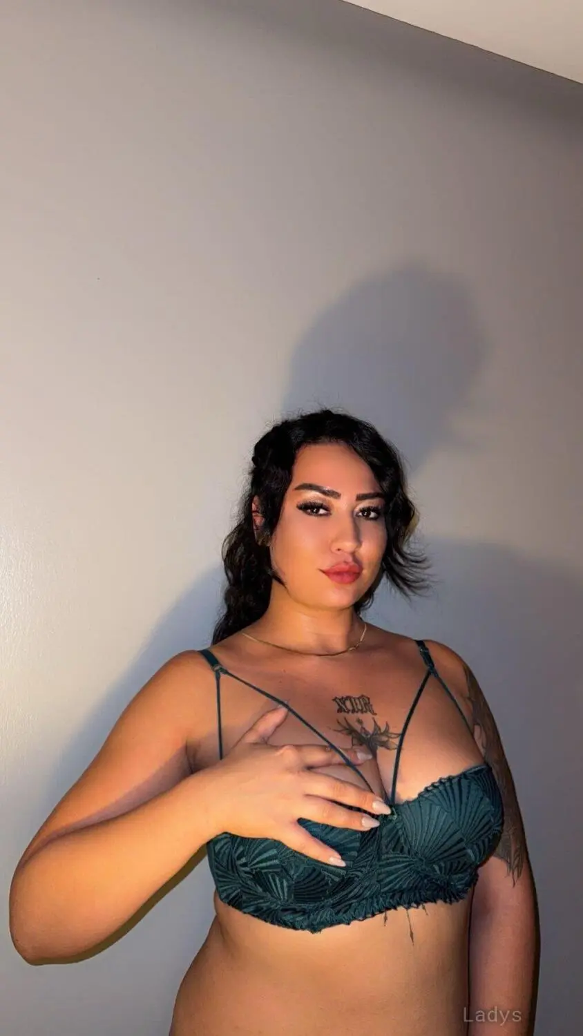 Esraaa, 24 years old Riyadh escort girl with big tits, height 167 sm, Weight  kg